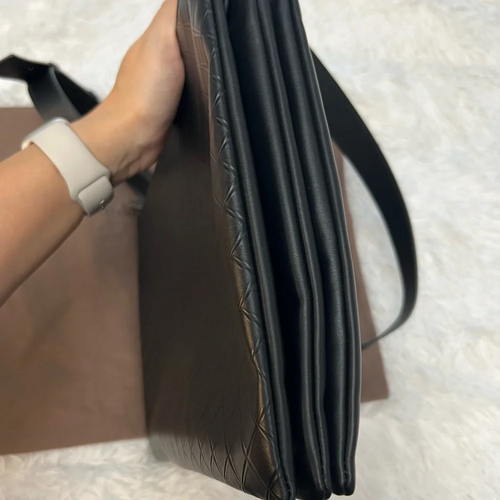 Bottega Veneta Maxi Intrecciato Triple Zip Messenger Bag - Picture 4 of 14